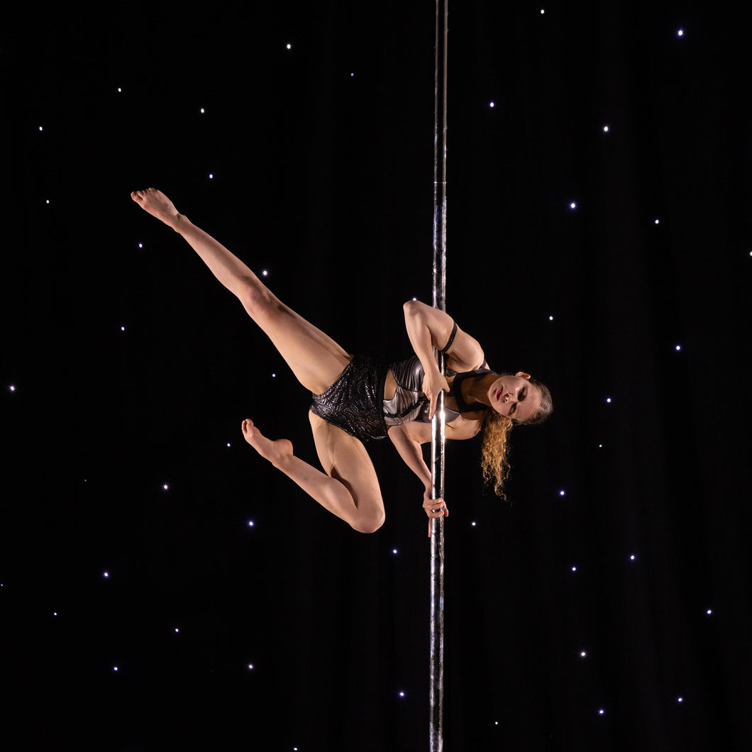 Person competing a pole dance competition
